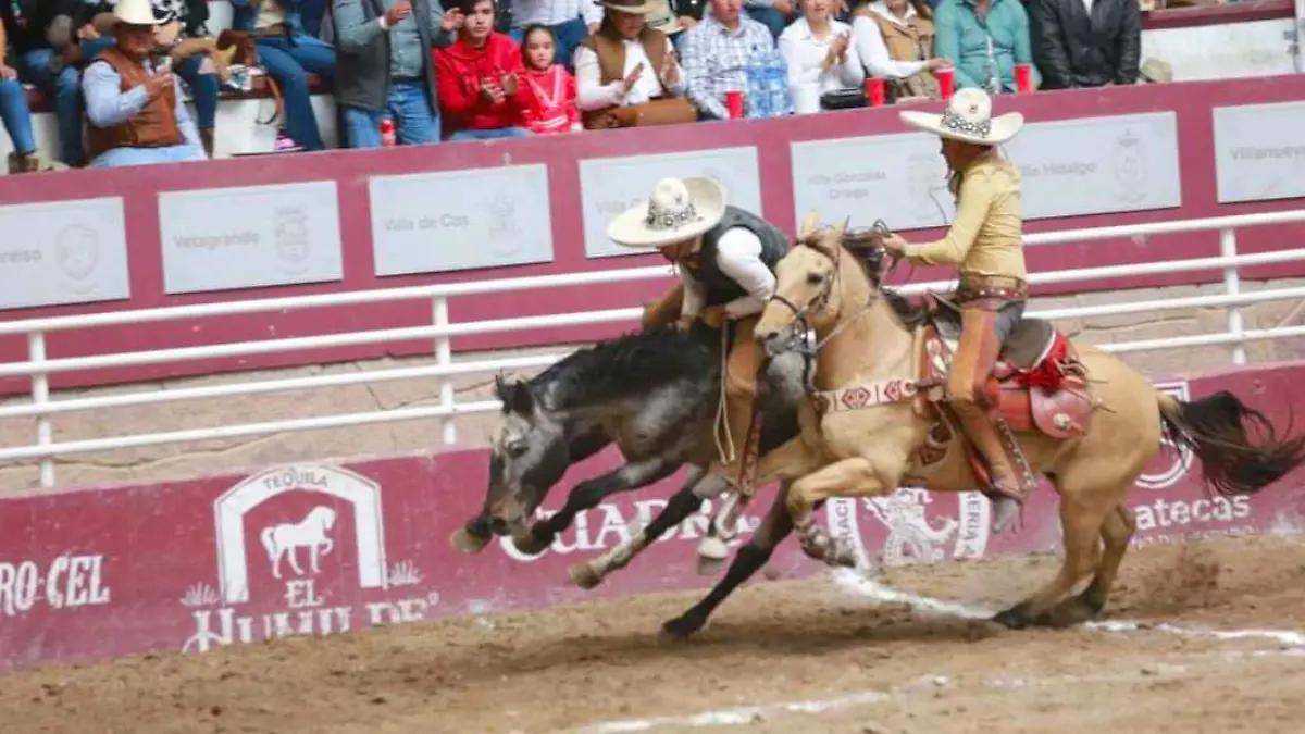 Enrique Martinez al hacer el paso de la muerte